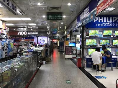 佛山电脑城 昔日辉煌不再，租金减半仍难掩市场寒潮