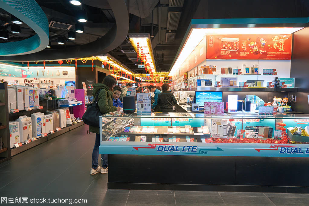 科技生活触手可及 探秘购物中心电子商店的通讯设备销售热潮